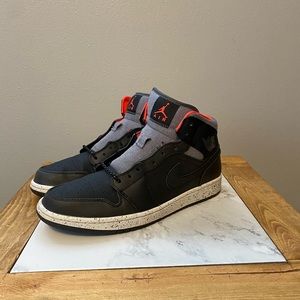 100% authentic Jordan 1 mid Holiday.